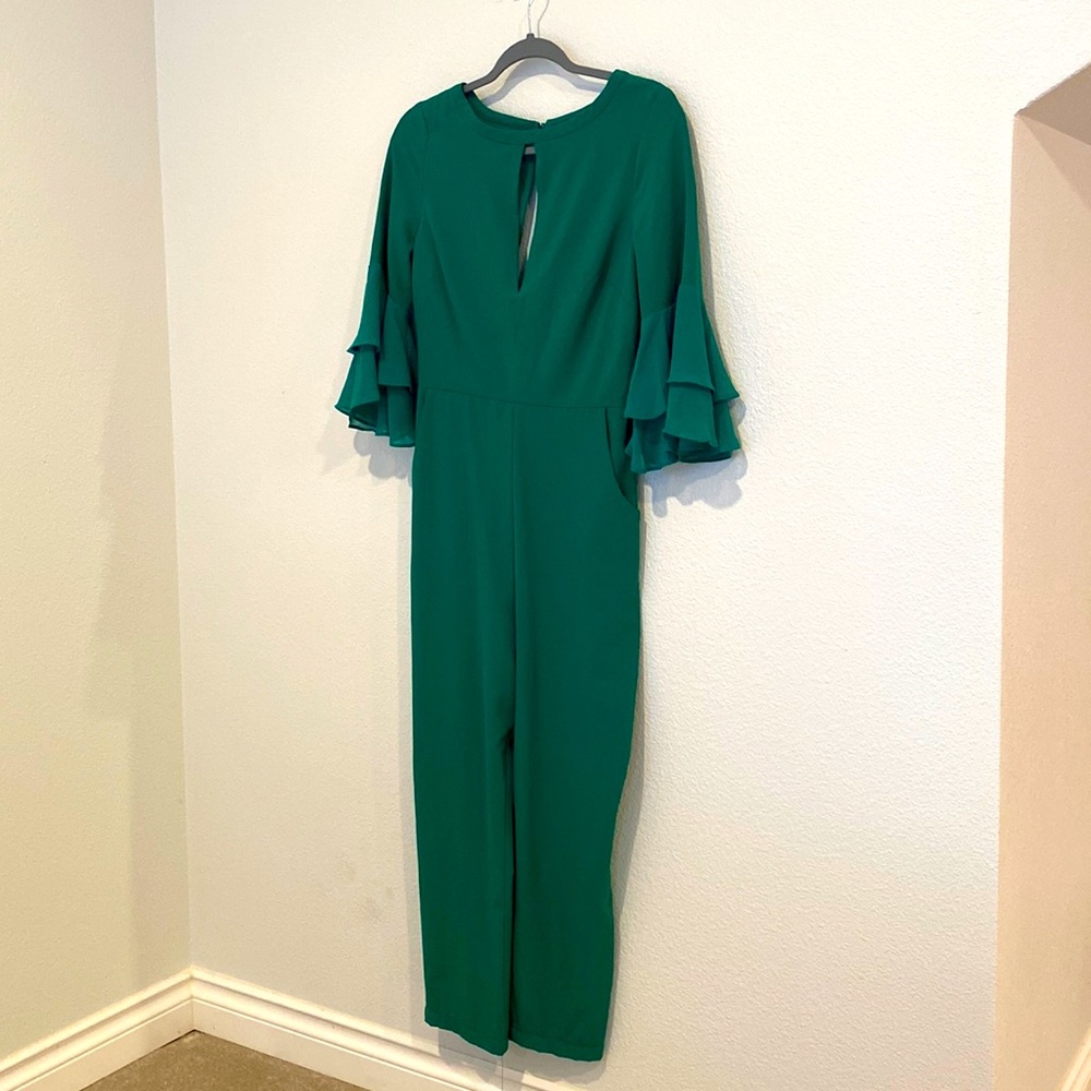 bebe, Green, Flattering Sexy Jumpsuit with Pockets!